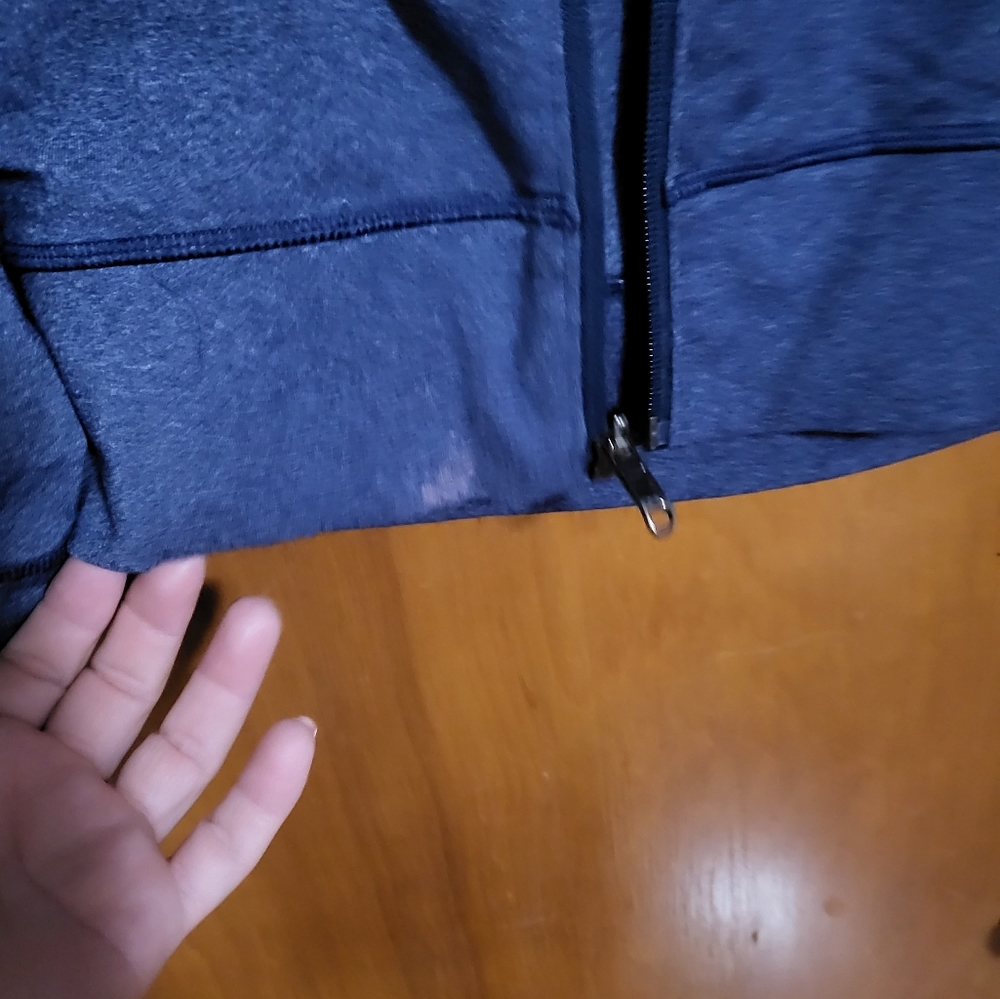 Lululemon - Picture 4 of 6